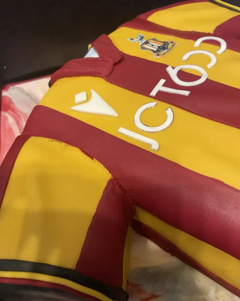 Bradford City Cake - Home Shirt (Any Season) - Image 2